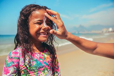 How to apply sunscreen to kids and babies