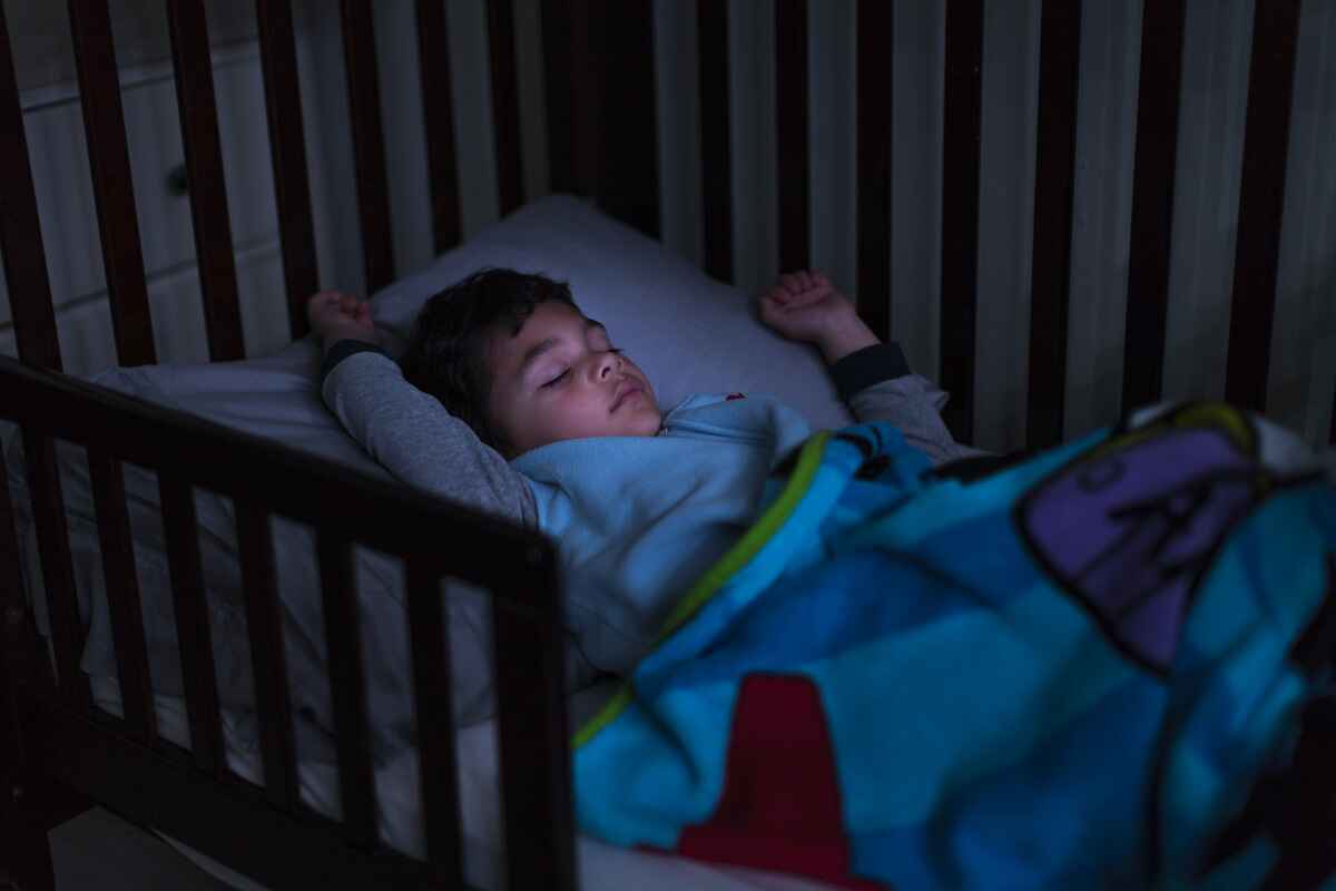 Toddler sleeps in his new big kid bed